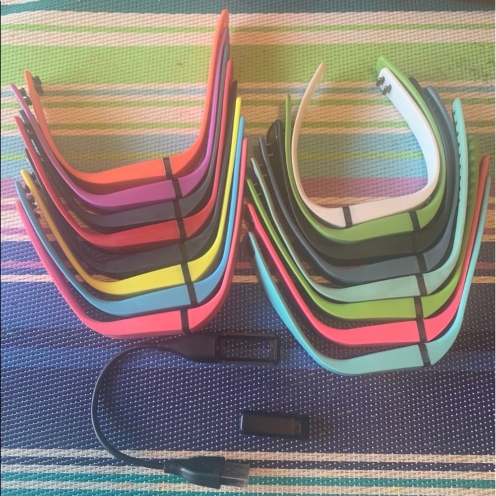 Fit Bit w/16 Bands + Charger